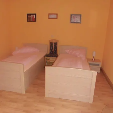 Zum Fuchsbau בית הארחה Schmorkau