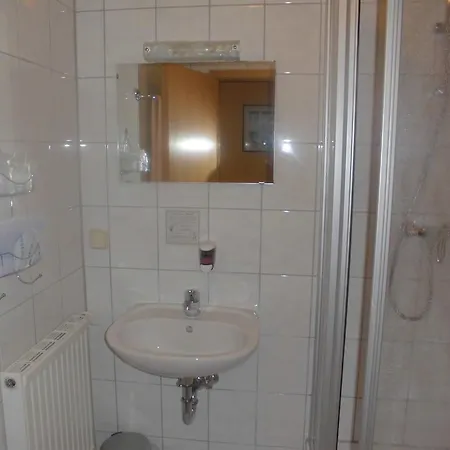 Zum Fuchsbau בית הארחה 3*